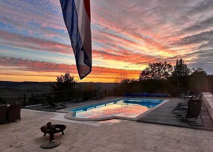 La Maison Culier Bed and Breakfast Saint-Cyprien (Lot)